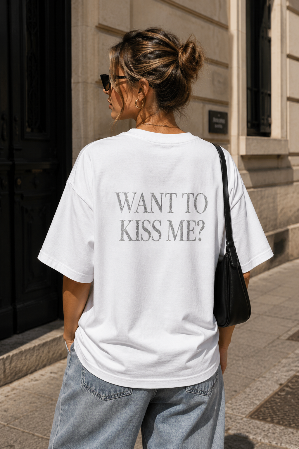 T-shirt Unisex “WANT TO KISS ME?”